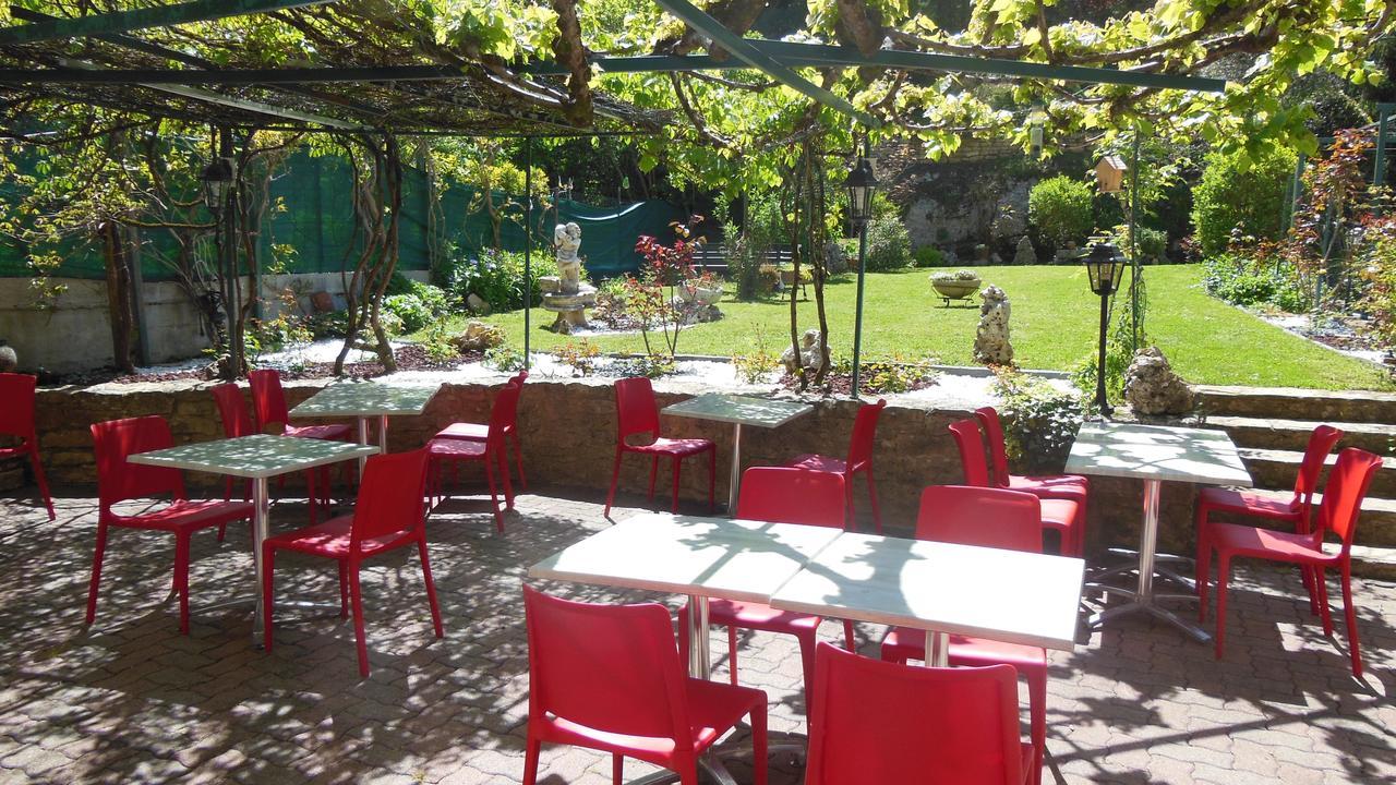 Hotel Restaurant Henry Puy-lʼÉvêque Exteriör bild